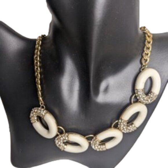 T Tahari White Lucite & Rhinestone Signed Statement Necklace - Picture 4 of 7